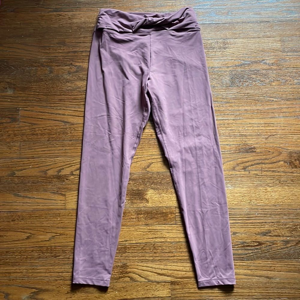PINK Victoria’s Secret Mauve Twist Front Leggings